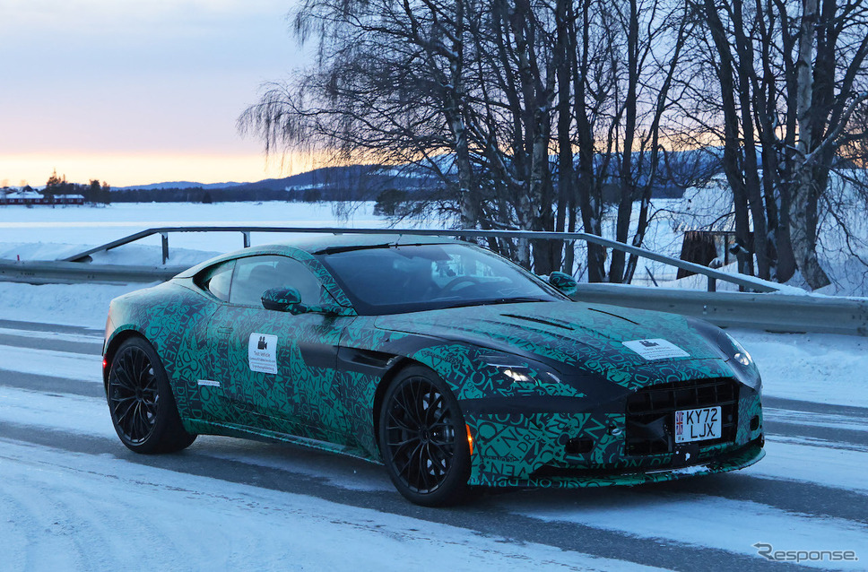 アストンマーティン DB11 後継モデルのプロトタイプ(スクープ写真)《APOLLO NEWS SERVICE》