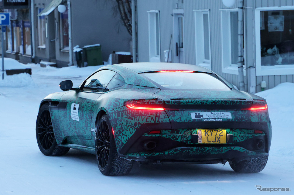 アストンマーティン DB11 後継モデルのプロトタイプ(スクープ写真)《APOLLO NEWS SERVICE》