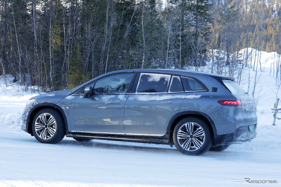 メルセデスマイバッハ EQS SUV プロトタイプ(スクープ写真)《APOLLO NEWS SERVICE》