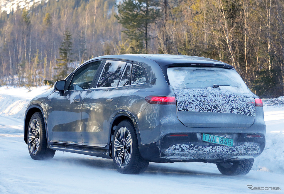 メルセデスマイバッハ EQS SUV プロトタイプ(スクープ写真)《APOLLO NEWS SERVICE》