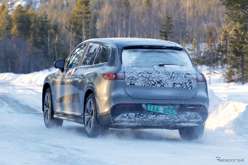メルセデスマイバッハ EQS SUV プロトタイプ(スクープ写真)《APOLLO NEWS SERVICE》