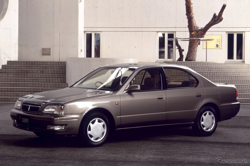 5代目:カムリ(1994年〜)《写真提供 トヨタ自動車》