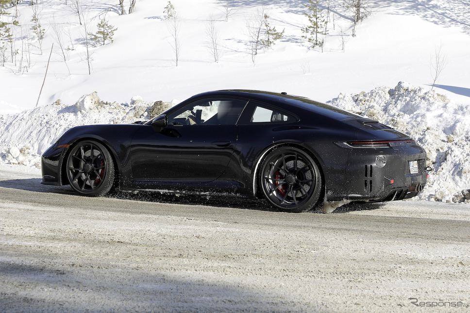 ポルシェ 911 GT3ツーリング 改良新型プロトタイプ(スクープ写真)《APOLLO NEWS SERVICE》