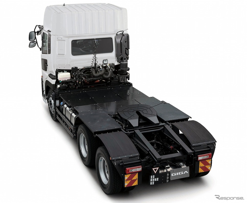 いすゞ ギガ トラクター(6×2)《写真提供 いすゞ自動車》
