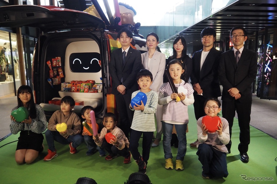 2代目グリコワゴン発表《写真撮影 高木啓》