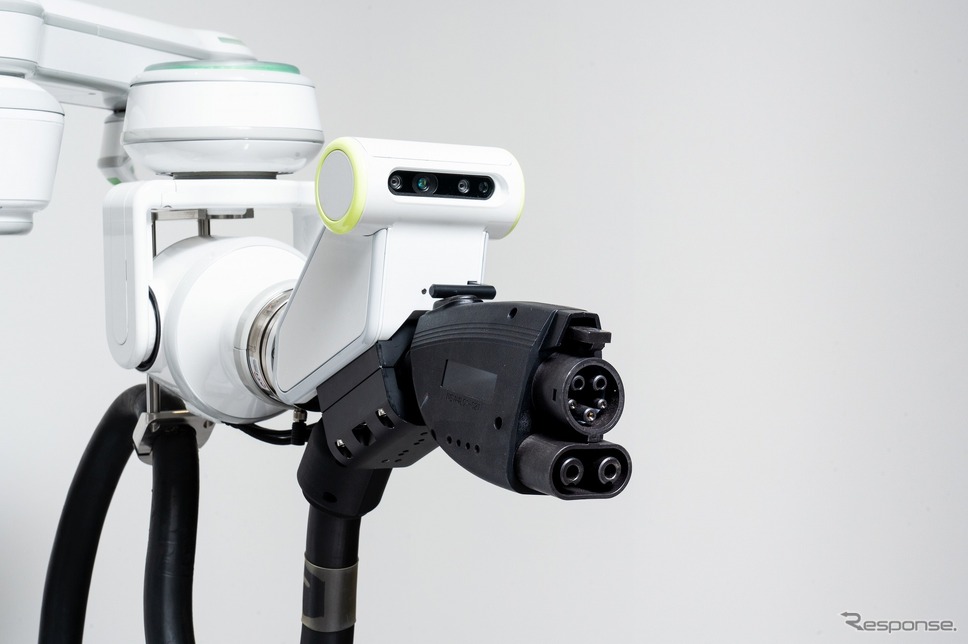 EV用自動充電ロボット《写真提供:Hyundai Mobility Japan》