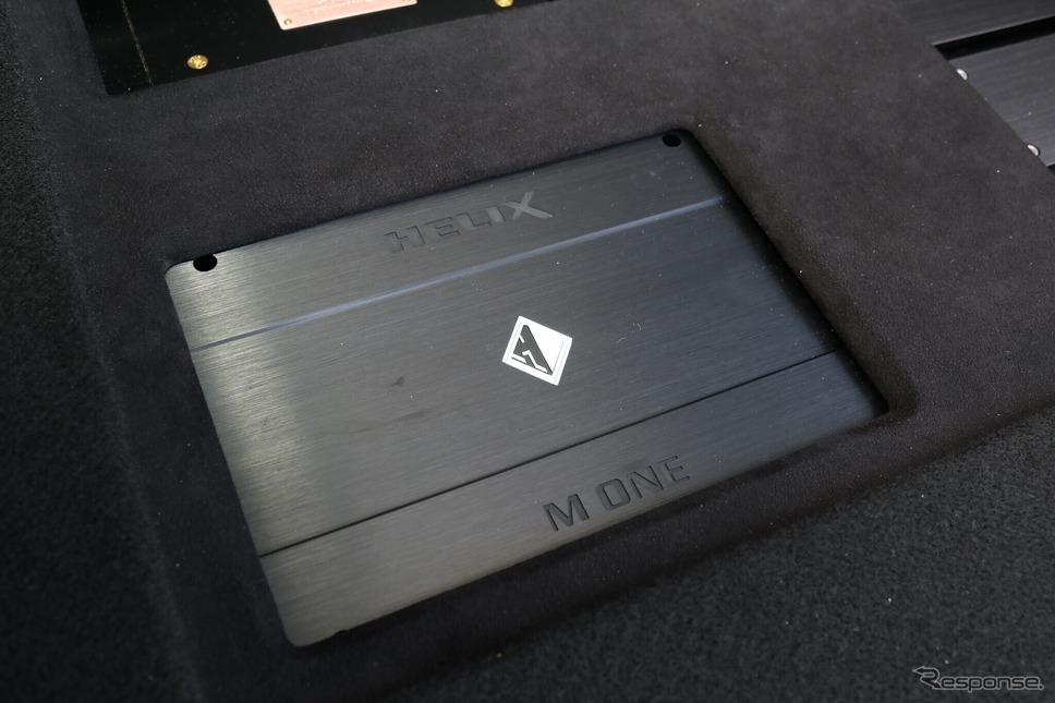 サブウーファー用のパワーアンプとして導入したのがヘリックスのパワーアンプであるM-ONE。