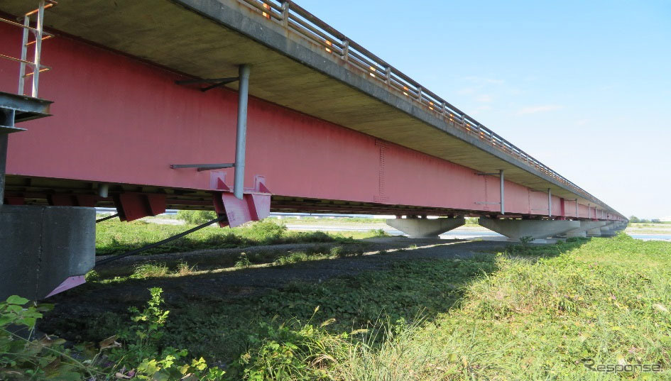 東名高速道路 焼津IC〜吉田IC間の大井川橋《写真提供:中日本高速道路》