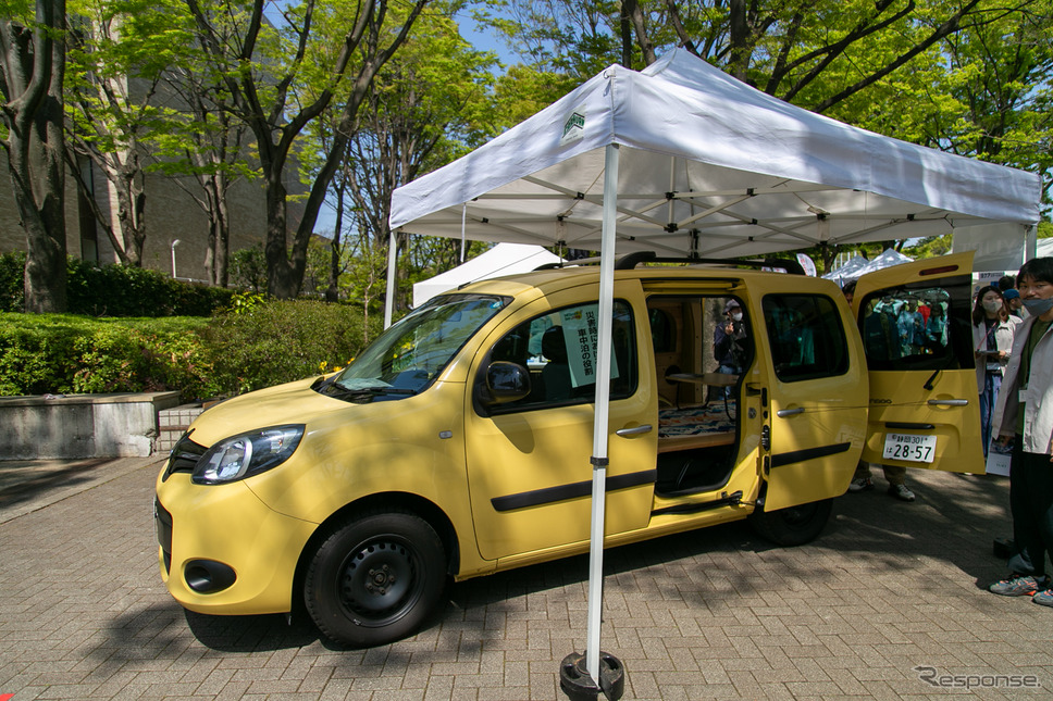 「小さな部屋」を持ち運ぶ、カングーベースの旅するクルマ…アウトドアデイジャパン東京2023