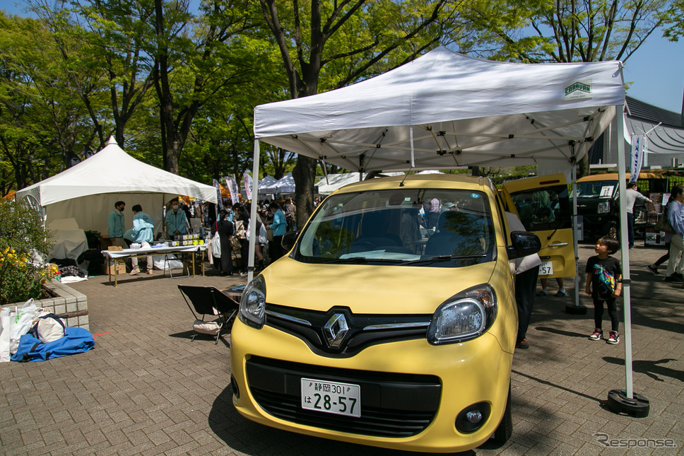 「小さな部屋」を持ち運ぶ、カングーベースの旅するクルマ…アウトドアデイジャパン東京2023
