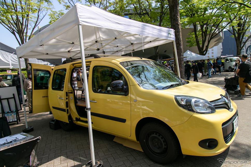 「小さな部屋」を持ち運ぶ、カングーベースの旅するクルマ…アウトドアデイジャパン東京2023