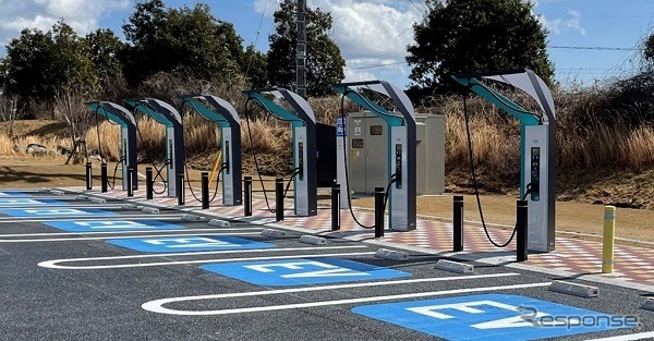 高速道路の急速充電器《画像提供 NEXCO東日本》