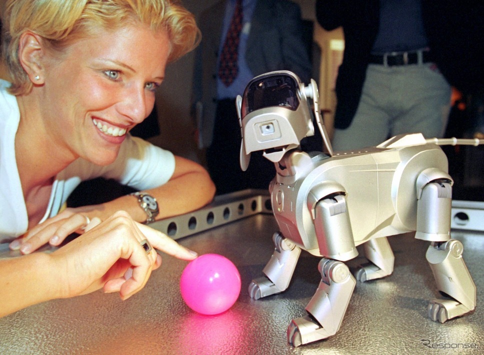 1999年:ソニーAIBO《Photo by Bernd Thissen/picture alliance /ゲッティイメージズ》
