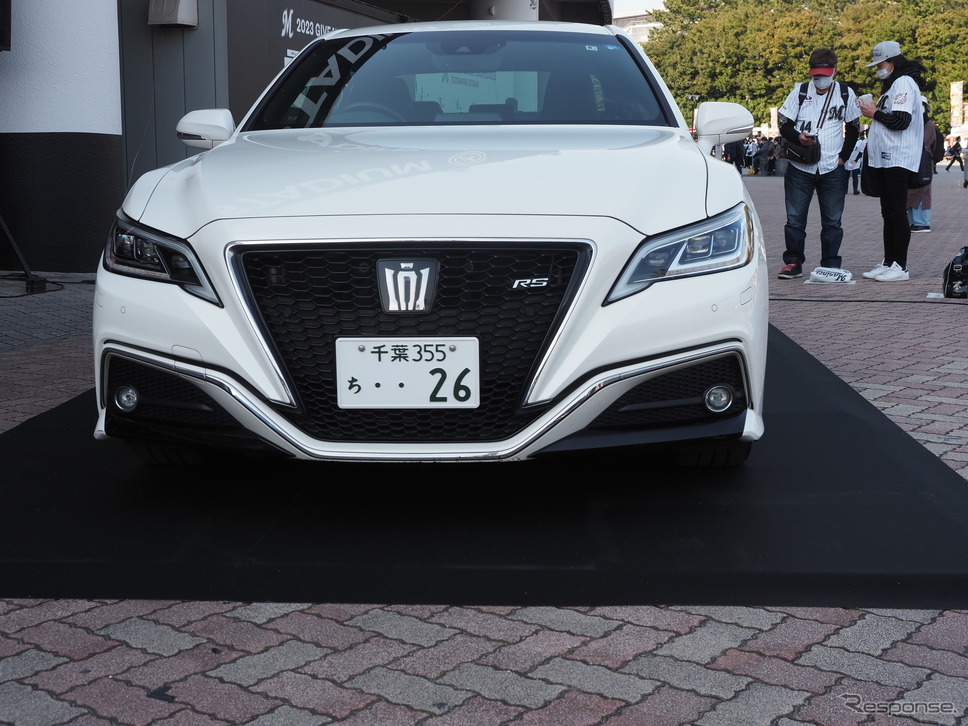 2018年から今日まで活躍した千葉ロッテの先代オフィシャルカー《写真撮影 家本浩太》