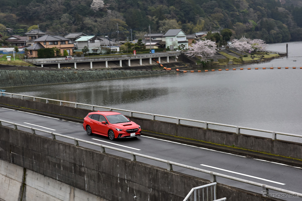 スバルのナビアプリ「SUBAROAD(スバロード)」で千葉をドライブ。千葉県最古のダムである亀山ダムもコースに。《写真撮影 中野英幸》