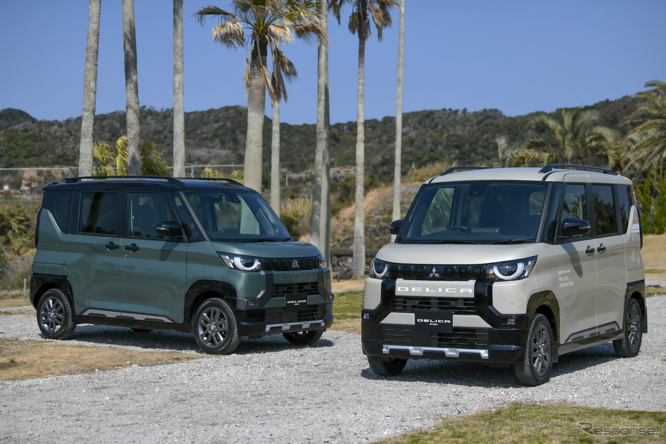 三菱 デリカミニ。右はディーラーオプション アクティブトーンスタイル装着車《写真撮影 中野英幸》