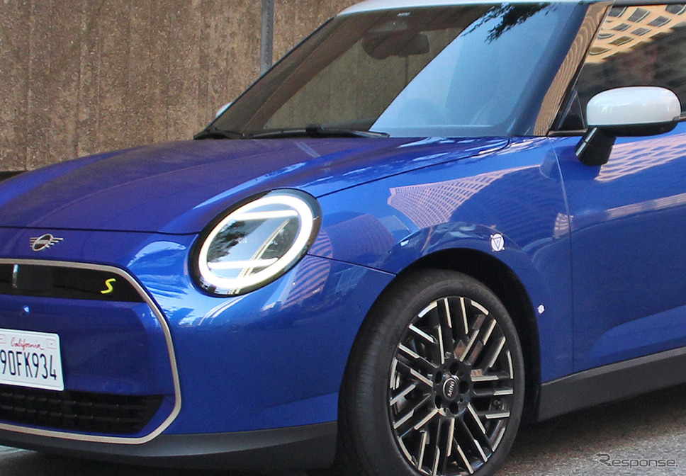 MINI ハッチバックEV(スクープ写真)《APOLLO NEWS SERVICE》