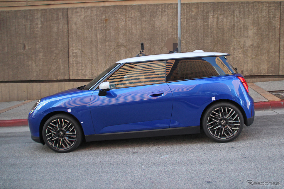 MINI ハッチバックEV(スクープ写真)《APOLLO NEWS SERVICE》