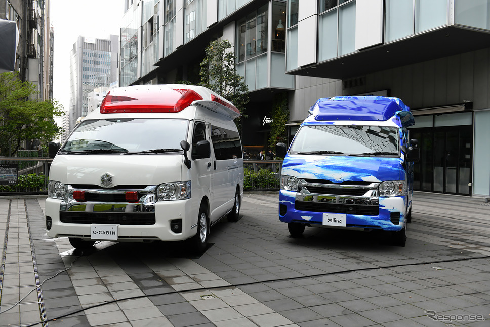 ベルリング「青い救急車」（向かって右）と同C-CABIN《写真撮影 中野英幸》