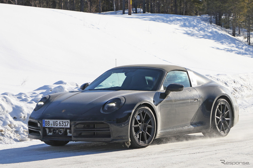 ポルシェ 911タルガ 改良新型プロトタイプ(スクープ写真)《APOLLO NEWS SERVICE》