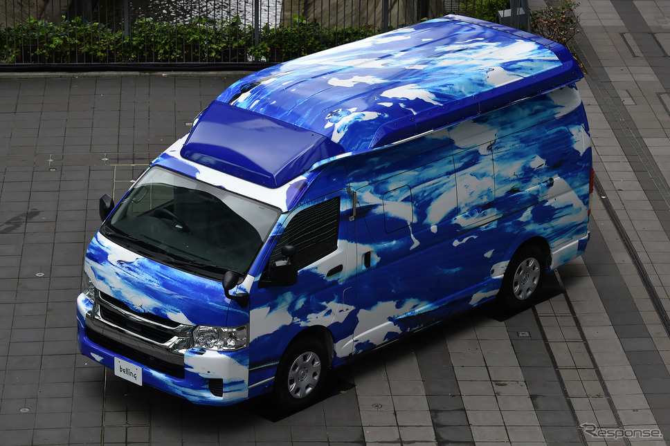 ベルリング「青い救急車」《写真撮影 中野英幸》