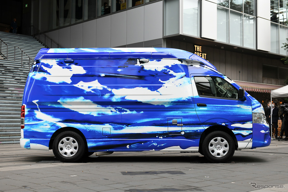 ベルリング「青い救急車」《写真撮影 中野英幸》