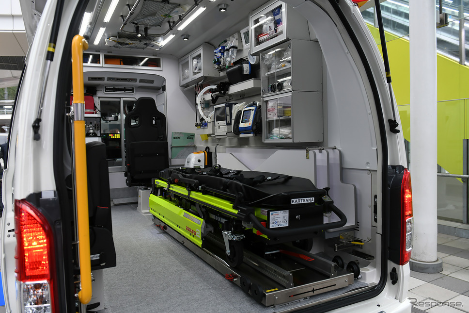 ベルリング「青い救急車」のベースは同社のC-CABIN。内装は同じ《写真撮影 中野英幸》