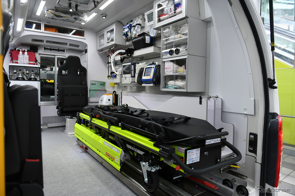 ベルリング「青い救急車」のベースは同社のC-CABIN。内装は同じ《写真撮影 中野英幸》
