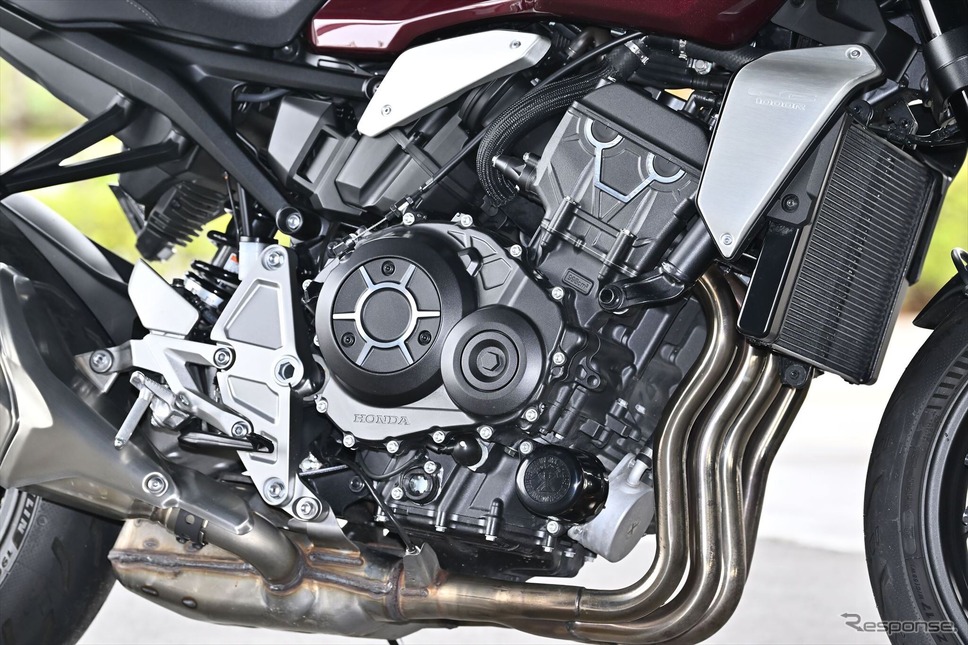2006年式のCBR1000RRのエンジンをベースに低中速寄りにチューン。スポーツバイクのエンジンとは思えないほどフレキシブルな味付けとなっている《写真撮影 真弓悟史》