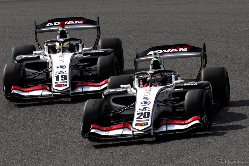 3位の#20 平川亮(ITOCHU ENEX TEAM IMPUL)(手前)《写真提供 JRP》