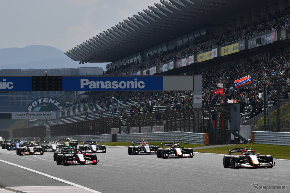 決勝レーススタートシーン《写真提供 JRP》