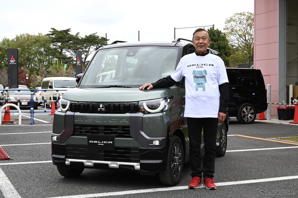 解説するのはラリードライバーの増岡浩さん《写真撮影 安藤貴史》