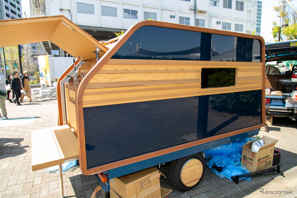 家具・内装のプロが仕立てた木のサロンカーと木のトレーラー…アウトドアデイジャパン東京2023