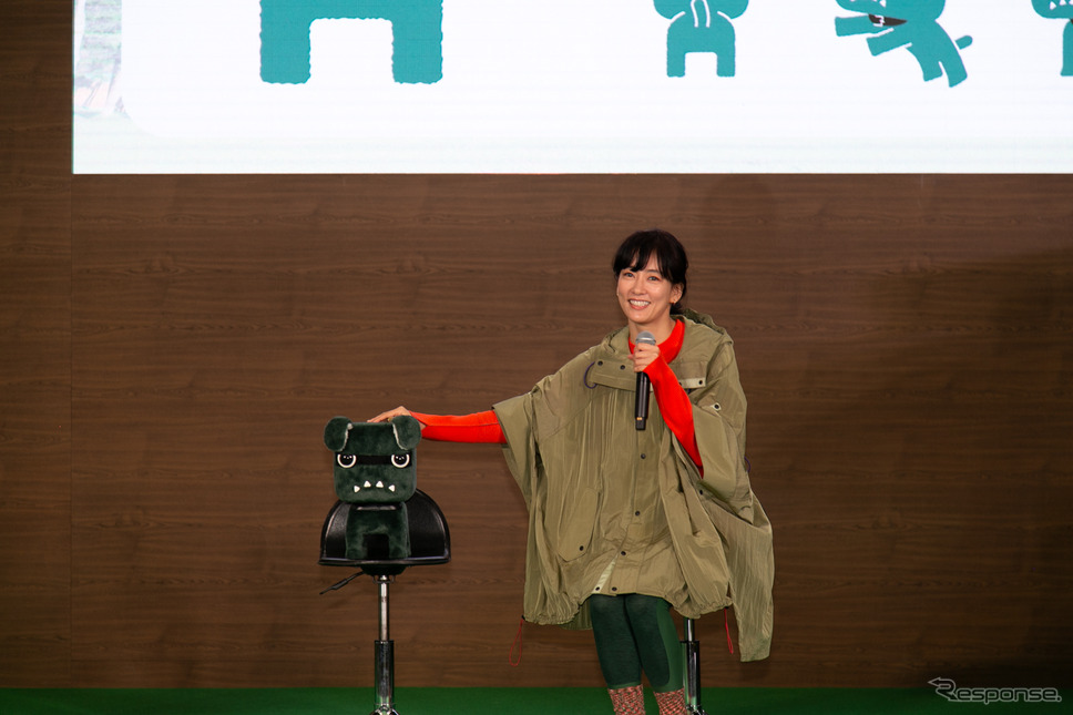 【三菱 デリカミニ】新CMに出演の水川あさみやアウトドアのプロが盛り上がる