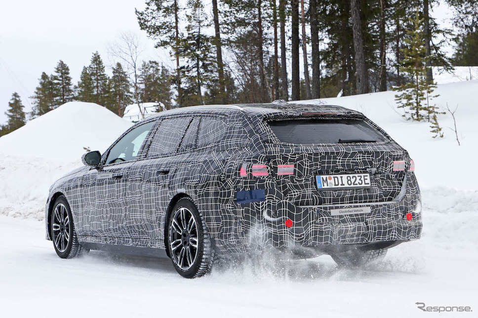 BMW i5ツーリング M60 プロトタイプ(スクープ写真)《APOLLO NEWS SERVICE》
