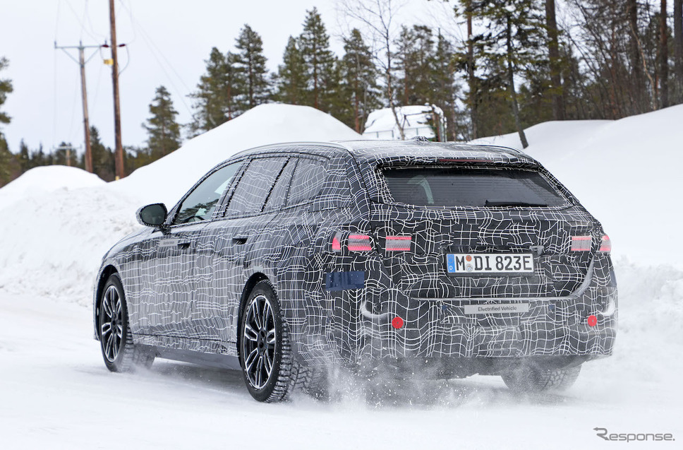 BMW i5ツーリング M60 プロトタイプ(スクープ写真)《APOLLO NEWS SERVICE》