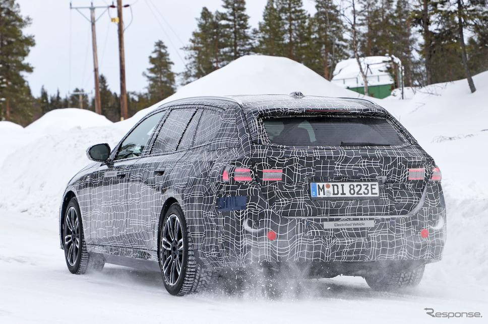 BMW i5ツーリング M60 プロトタイプ(スクープ写真)《APOLLO NEWS SERVICE》