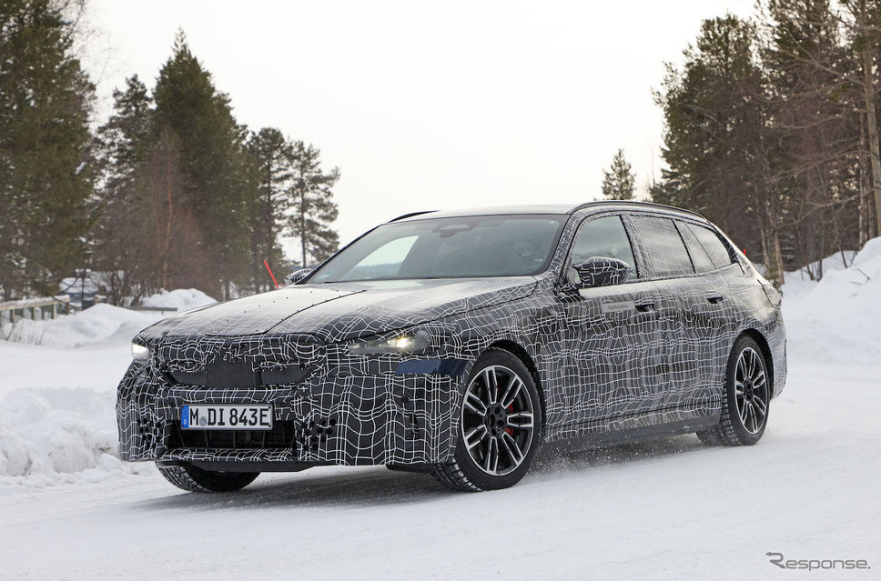 BMW i5ツーリング M60 プロトタイプ(スクープ写真)《APOLLO NEWS SERVICE》