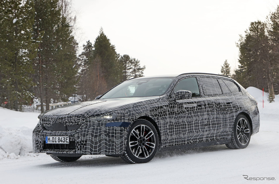 BMW i5ツーリング M60 プロトタイプ(スクープ写真)《APOLLO NEWS SERVICE》