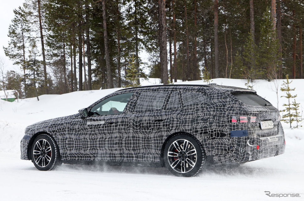 BMW i5ツーリング M60 プロトタイプ(スクープ写真)《APOLLO NEWS SERVICE》