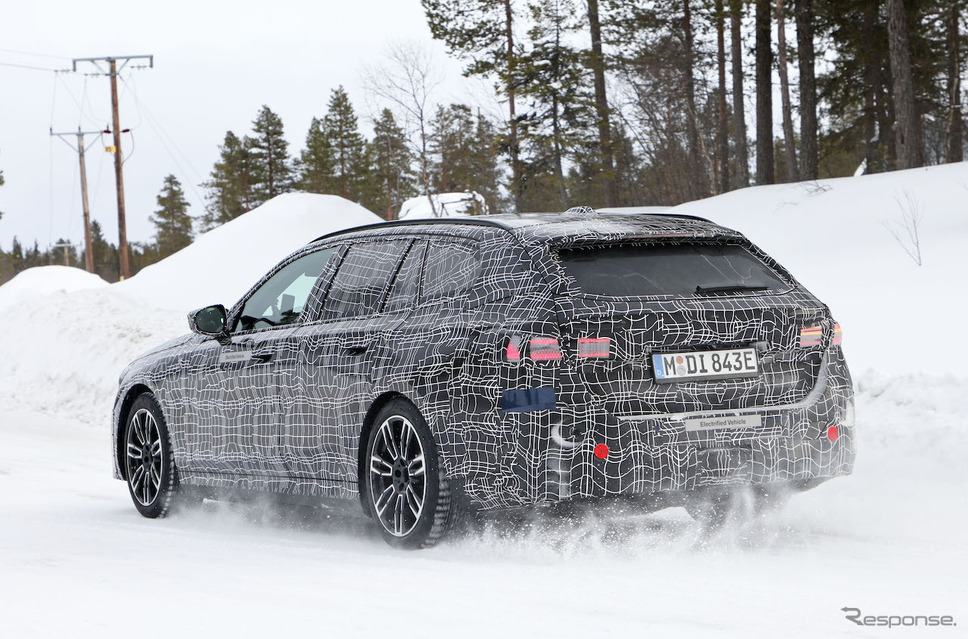 BMW i5ツーリング M60 プロトタイプ(スクープ写真)《APOLLO NEWS SERVICE》