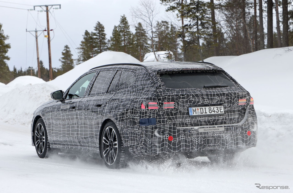 BMW i5ツーリング M60 プロトタイプ(スクープ写真)《APOLLO NEWS SERVICE》