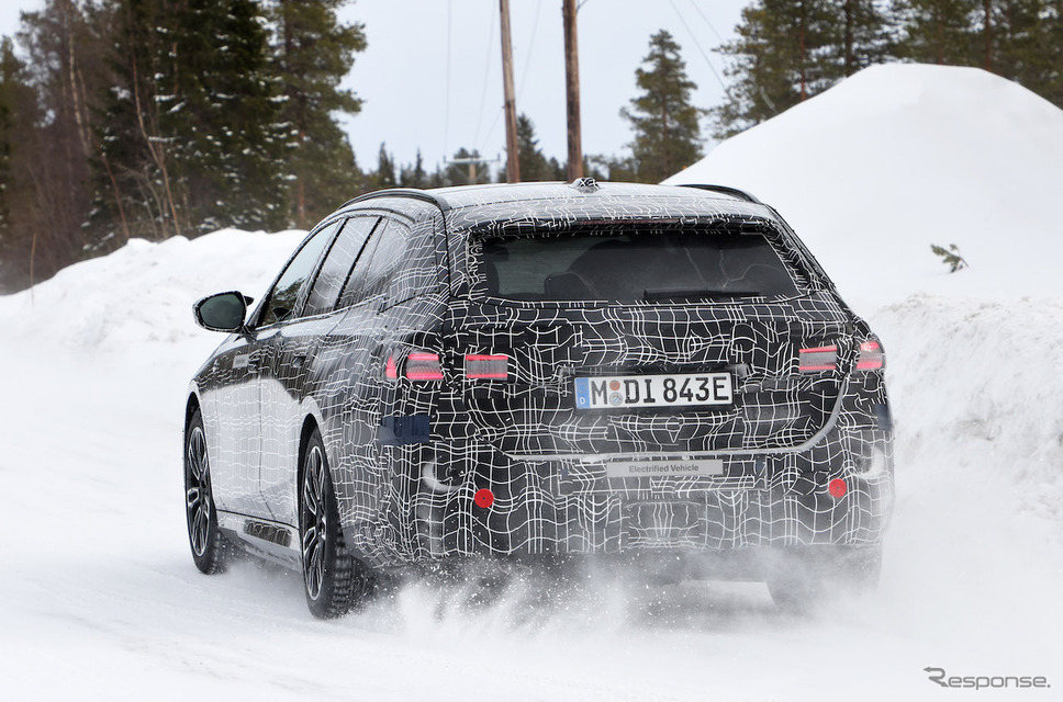 BMW i5ツーリング M60 プロトタイプ(スクープ写真)《APOLLO NEWS SERVICE》