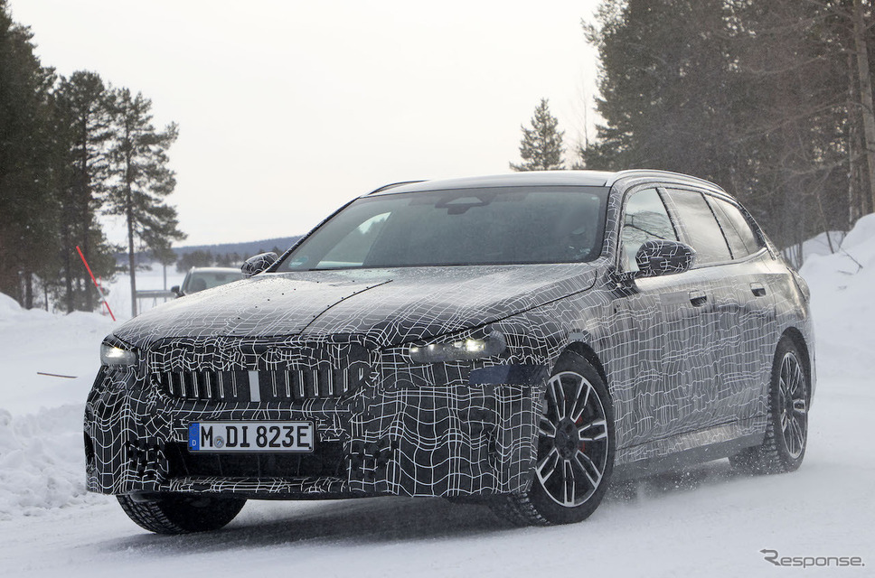 BMW i5ツーリング M60 プロトタイプ(スクープ写真)《APOLLO NEWS SERVICE》