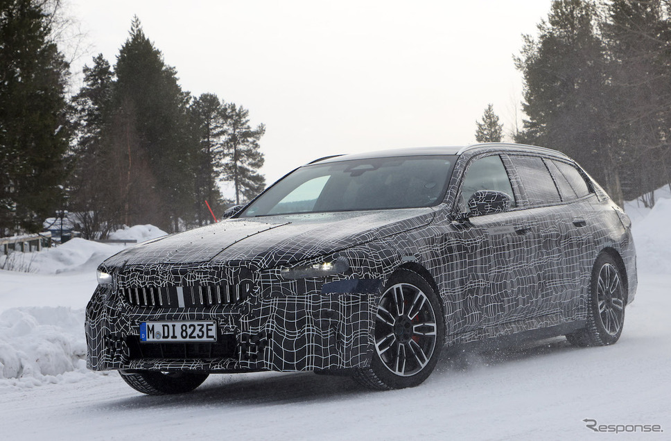 BMW i5ツーリング M60 プロトタイプ(スクープ写真)《APOLLO NEWS SERVICE》