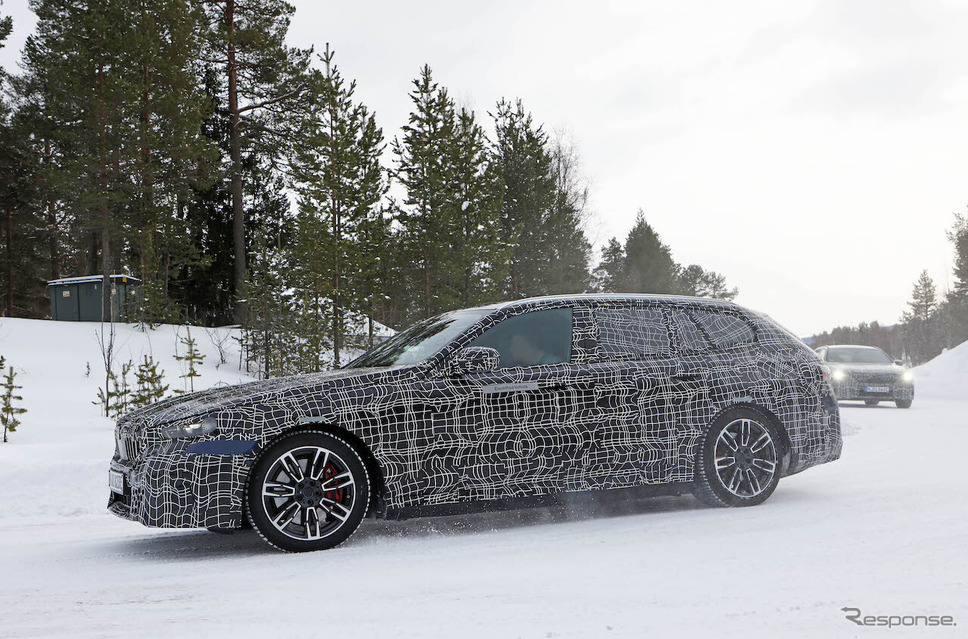 BMW i5ツーリング M60 プロトタイプ(スクープ写真)《APOLLO NEWS SERVICE》