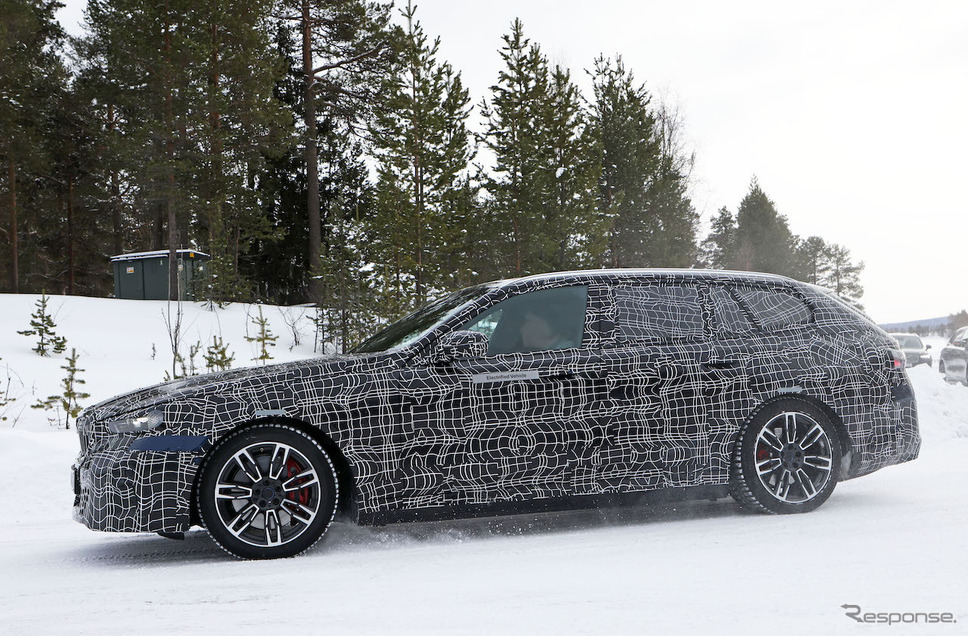 BMW i5ツーリング M60 プロトタイプ(スクープ写真)《APOLLO NEWS SERVICE》