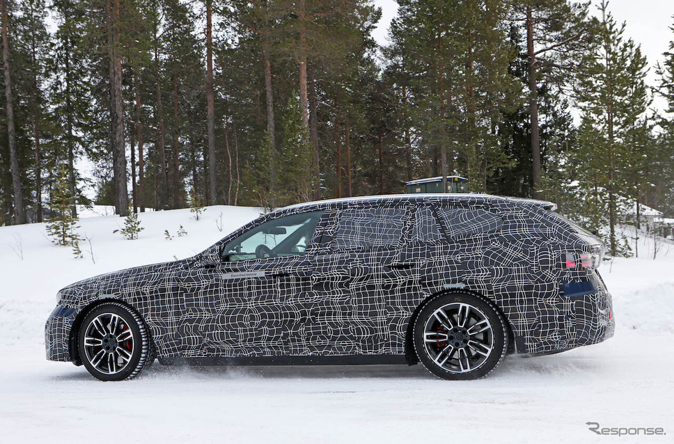 BMW i5ツーリング M60 プロトタイプ(スクープ写真)《APOLLO NEWS SERVICE》
