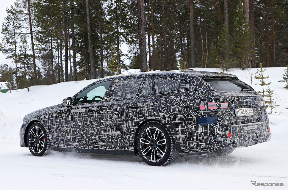 BMW i5ツーリング M60 プロトタイプ(スクープ写真)《APOLLO NEWS SERVICE》