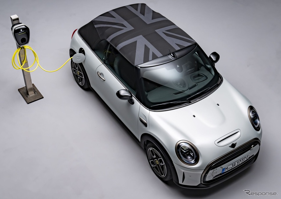 MINI クーパー SE コンバーチブル《photo by MINI》